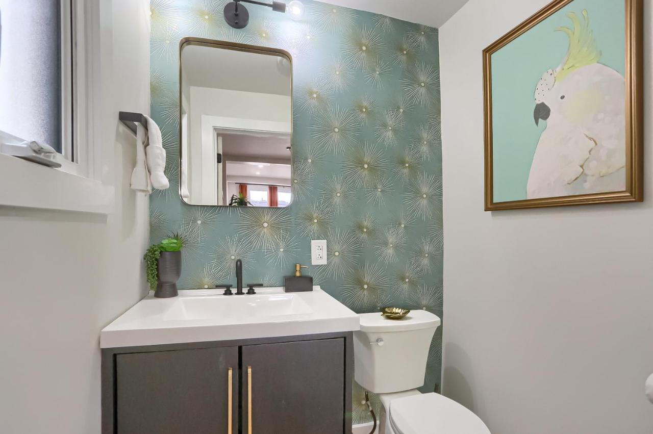 Urban Oasis Retreat With Luxury Design, Hot Tub, Fire Pit, Breathtaking Downtown & River Views Сasa de vacaciones Pittsburgh