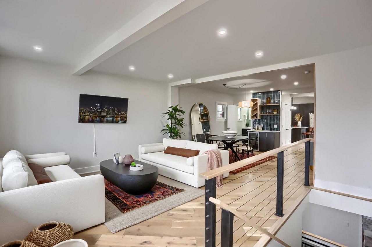 Сasa de vacaciones Urban Oasis Retreat With Luxury Design, Hot Tub, Fire Pit, Breathtaking Downtown & River Views Pittsburgh