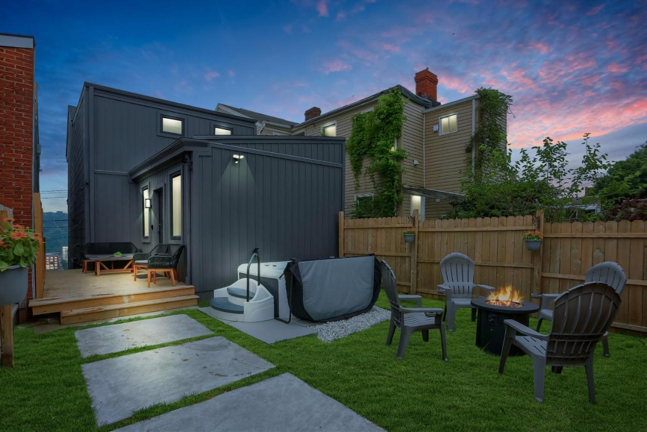 Urban Oasis Retreat With Luxury Design, Hot Tub, Fire Pit, Breathtaking Downtown & River Views Сasa de vacaciones *